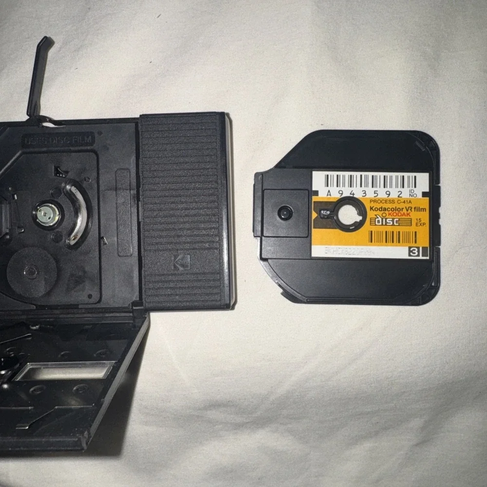 Vintage Kodak Disc 4000 Camera With Flash And Wrist Strap *Read*